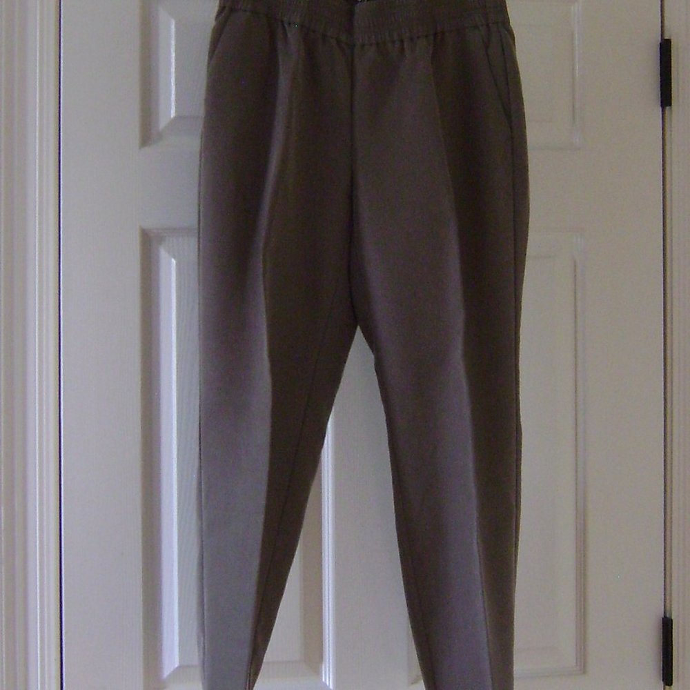 Chico's size 0 Cuffed pants with slash side pockets and two back pockets